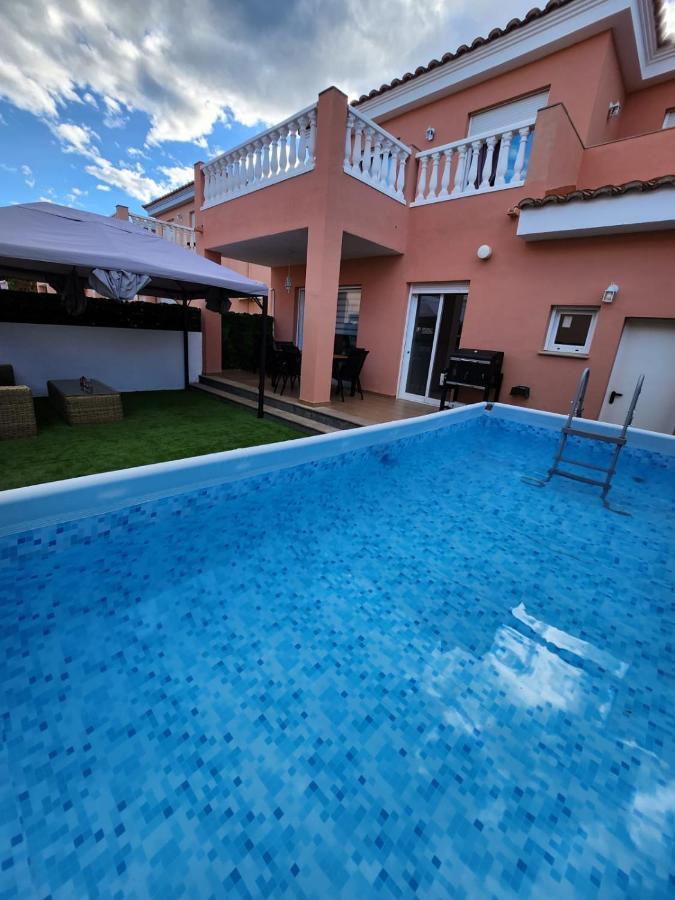 La Casa Latina Villa บินารอส ภายนอก รูปภาพ